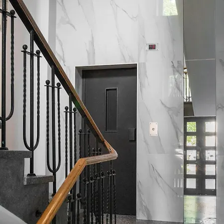 Aleja Wyzwolenia 9 By Homeprime *