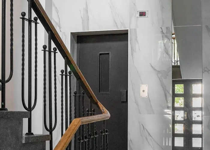 Aleja Wyzwolenia 9 By Homeprime *